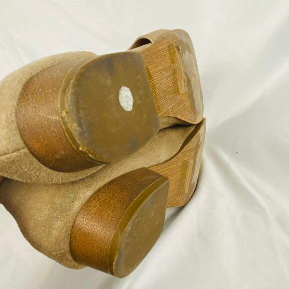 AMS Glory Faux Suede Beige D'Orsay Bootie Scalloped Trim Size 6 - Picture 6 of 7